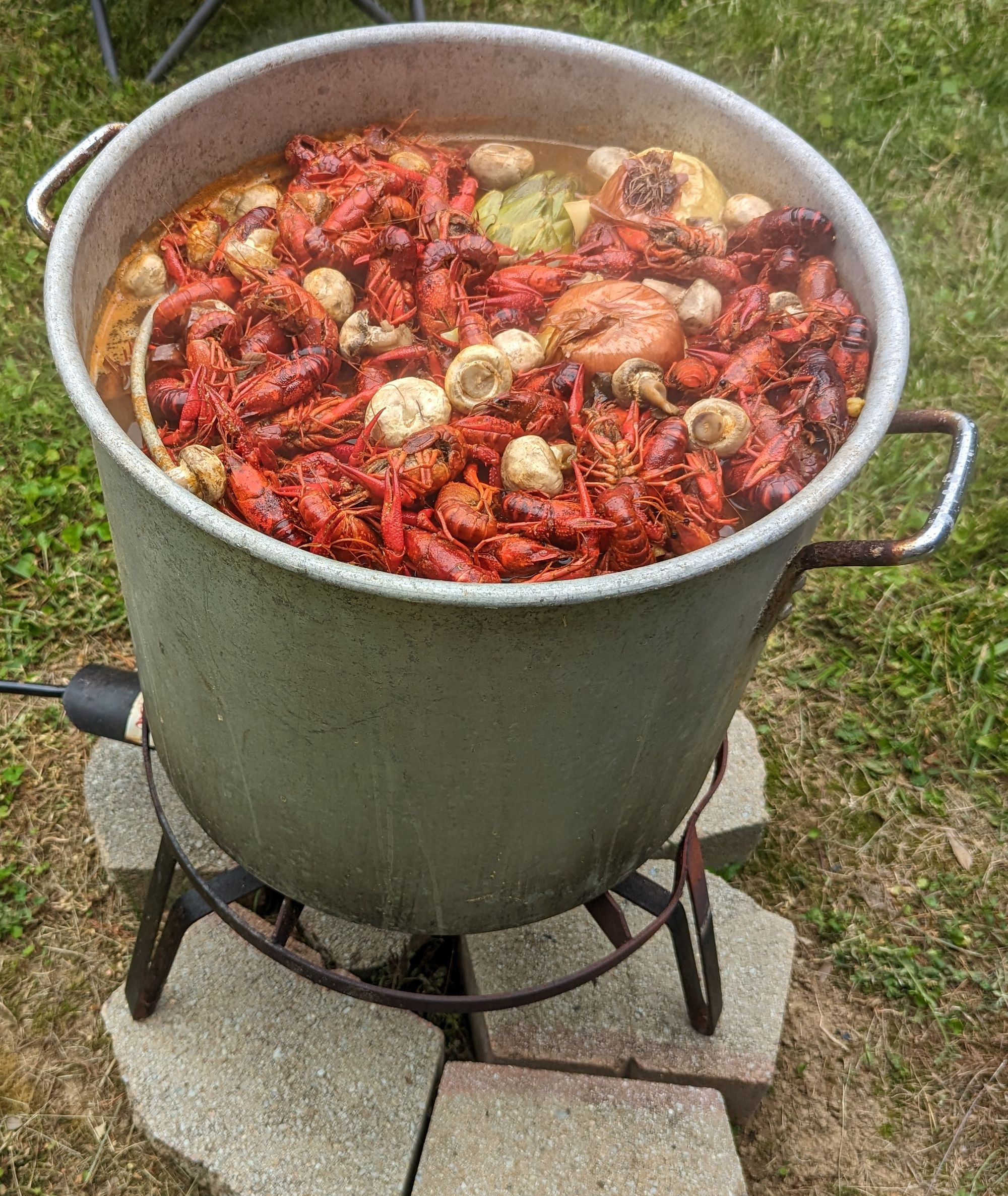 Crawfish pot ready to serve!